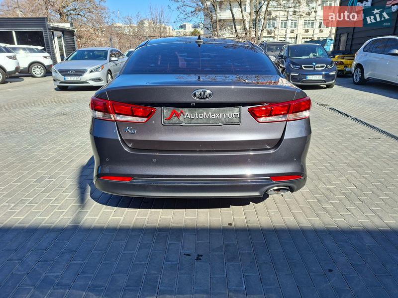 Седан Kia K5 2016 в Одессе