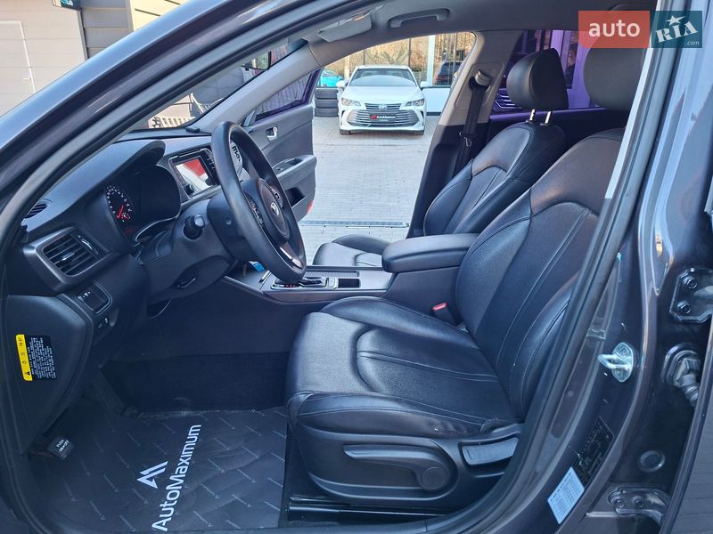 Седан Kia K5 2016 в Одессе