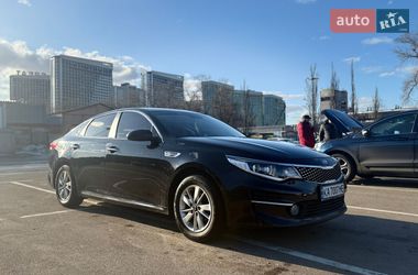 Седан Kia K5 2016 в Киеве