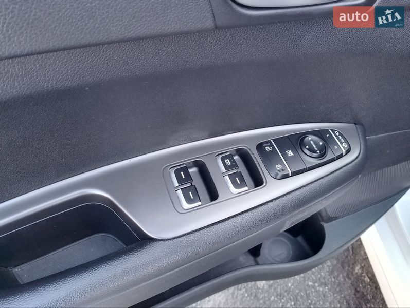 Седан Kia K5 2018 в Киеве