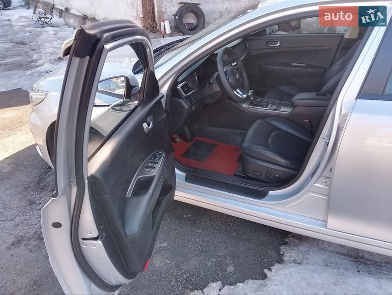 Седан Kia K5 2018 в Киеве