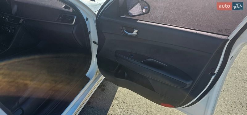 Седан Kia K5 2017 в Киеве