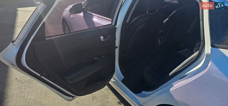 Седан Kia K5 2017 в Киеве