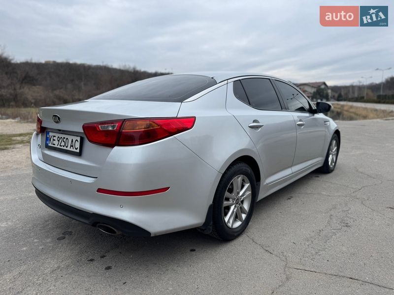 Седан Kia K5 2015 в Днепре
