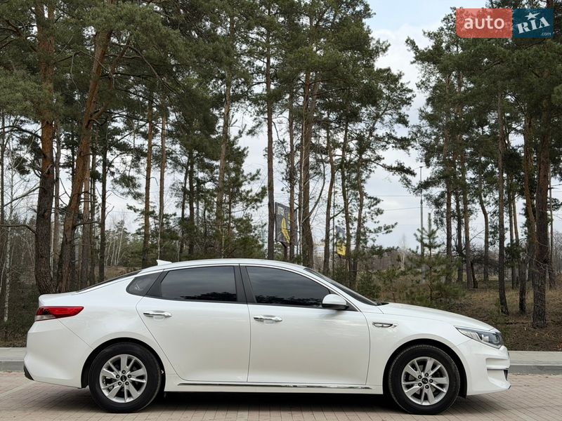 Седан Kia K5 2017 в Киеве