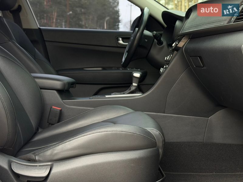 Седан Kia K5 2017 в Киеве