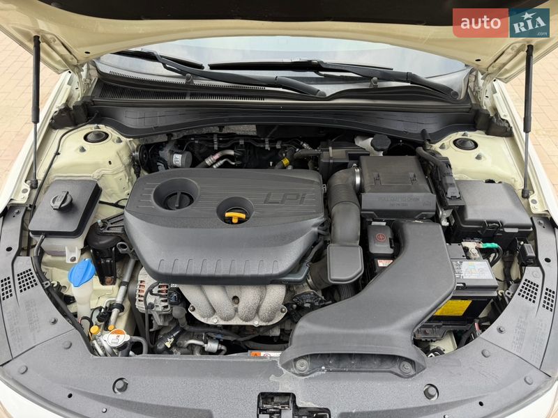 Седан Kia K5 2017 в Киеве