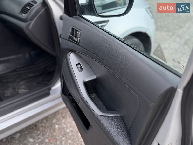 Седан Kia K5 2014 в Киеве