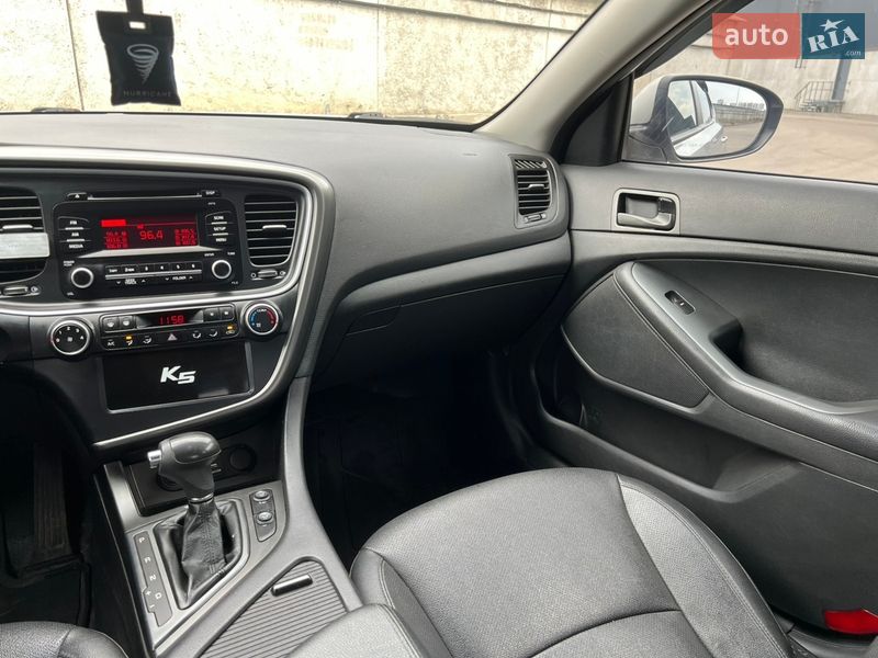 Седан Kia K5 2014 в Киеве