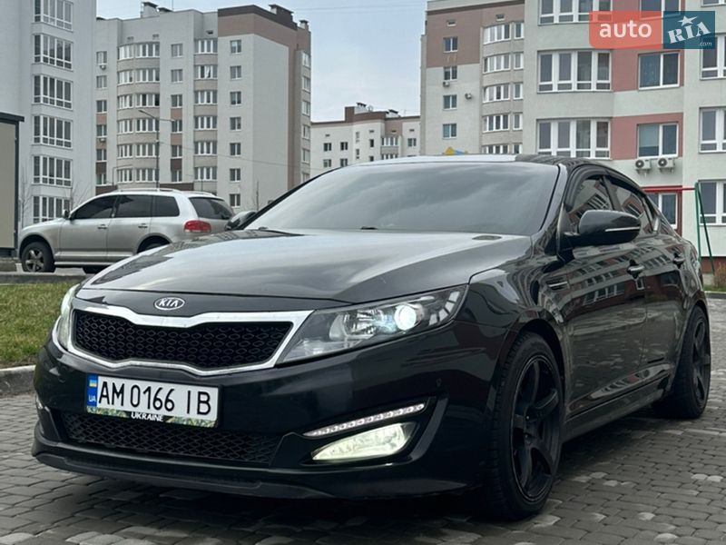 Седан Kia K5 2010 в Виннице