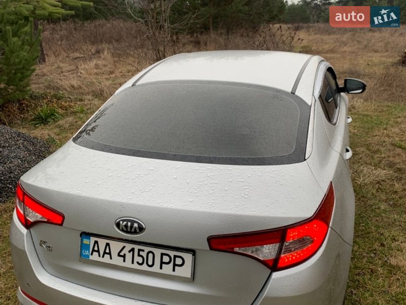 Седан Kia K5 2012 в Глевасі