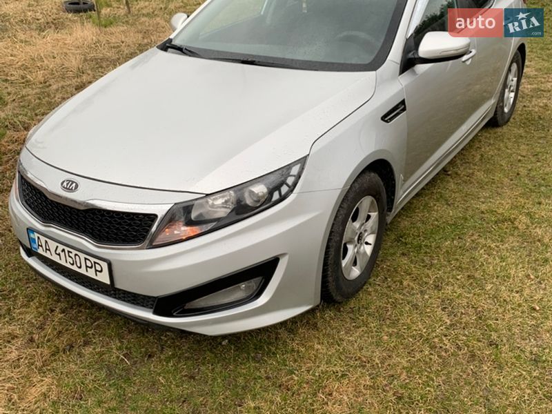 Седан Kia K5 2012 в Глевасі