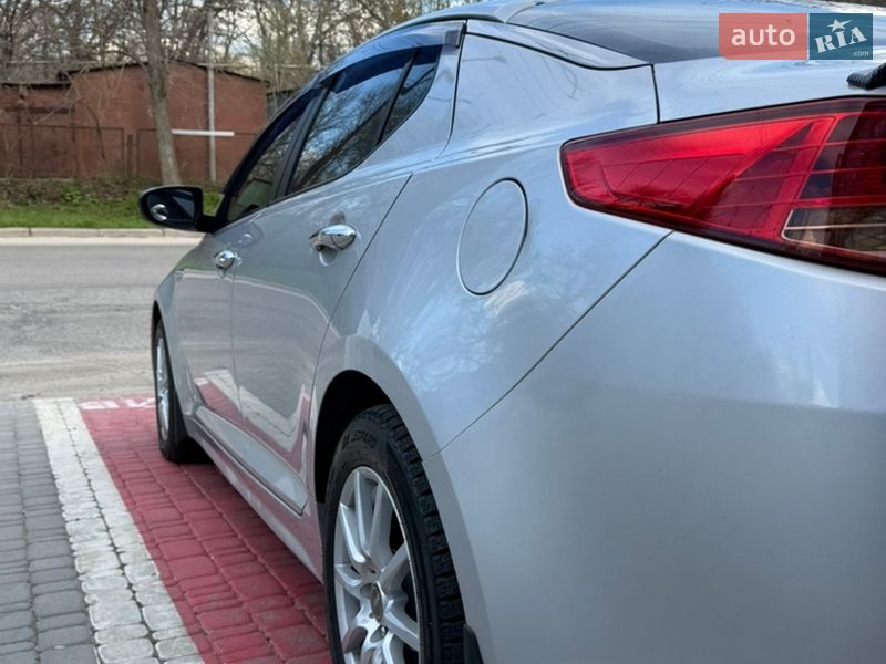 Седан Kia K5 2011 в Запоріжжі