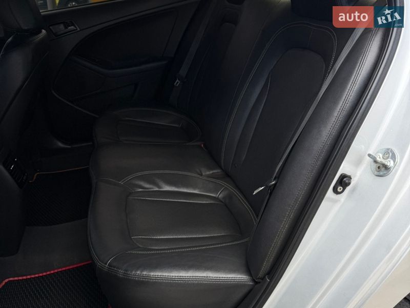 Седан Kia K5 2011 в Запоріжжі