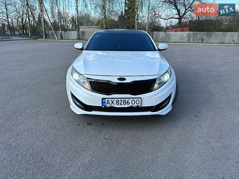 Седан Kia K5 2011 в Первомайську