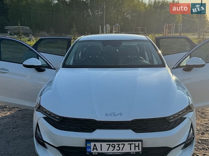 Седан Kia K5 2022 в Калиновке