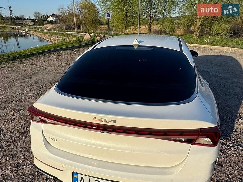 Седан Kia K5 2022 в Калиновке
