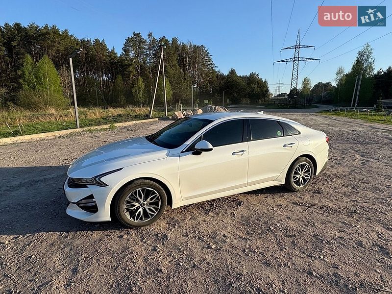 Седан Kia K5 2022 в Калиновке