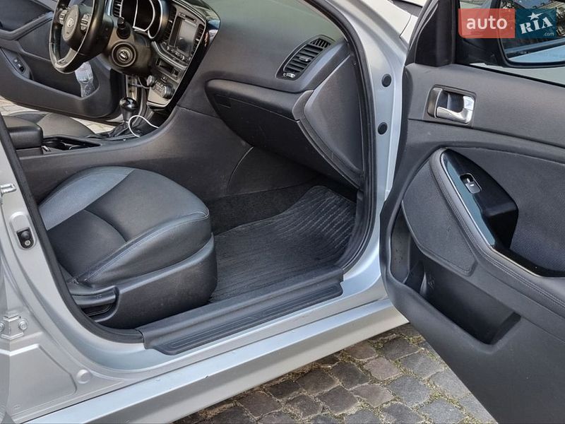 Седан Kia K5 2014 в Киеве