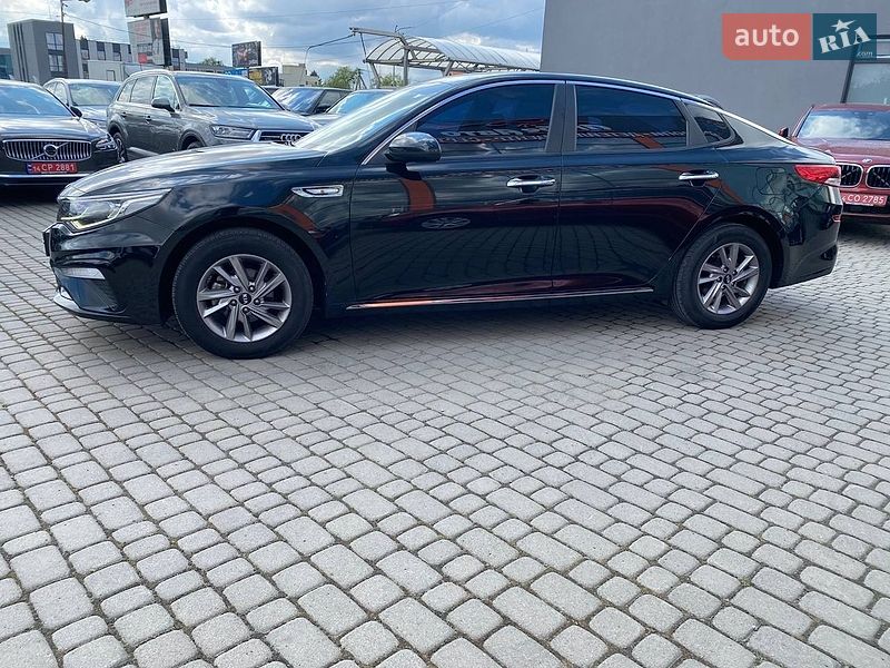 Седан Kia K5 2018 в Львове