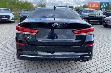 Седан Kia K5 2018 в Львове