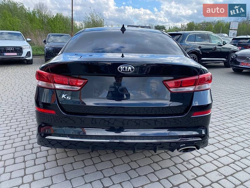Седан Kia K5 2018 в Львове