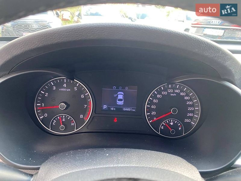 Седан Kia K5 2018 в Львове
