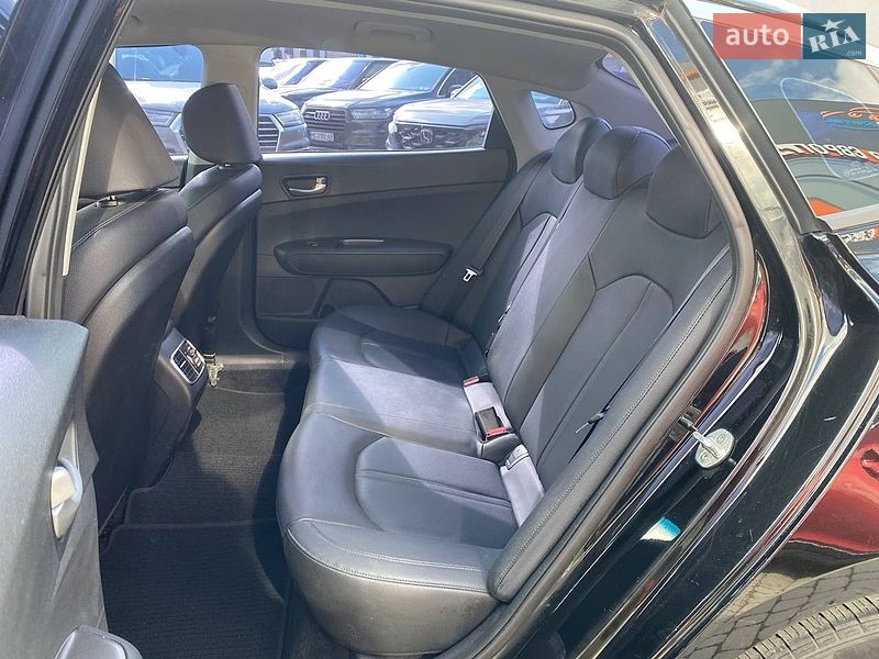 Седан Kia K5 2018 в Львове