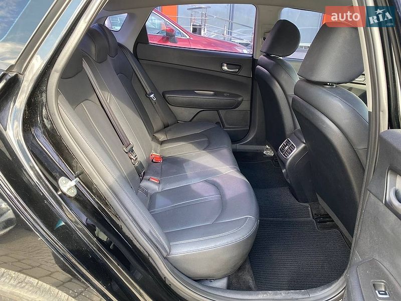 Седан Kia K5 2018 в Львове