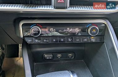 Седан Kia K5 2022 в Києві