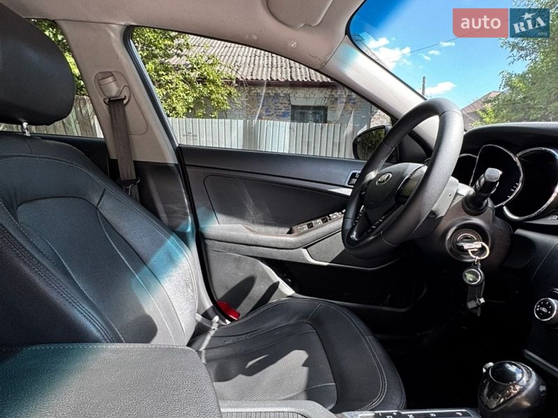 Седан Kia K5 2013 в Киеве