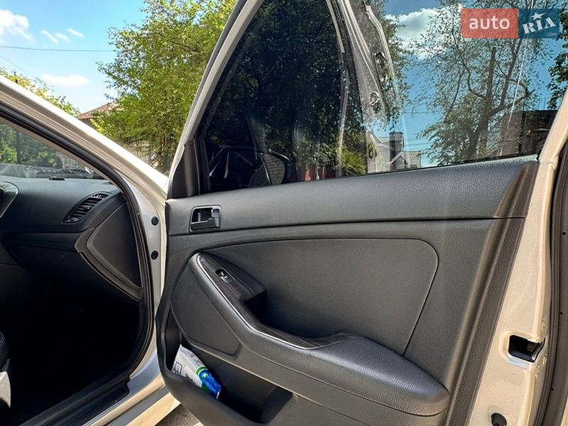 Седан Kia K5 2013 в Киеве
