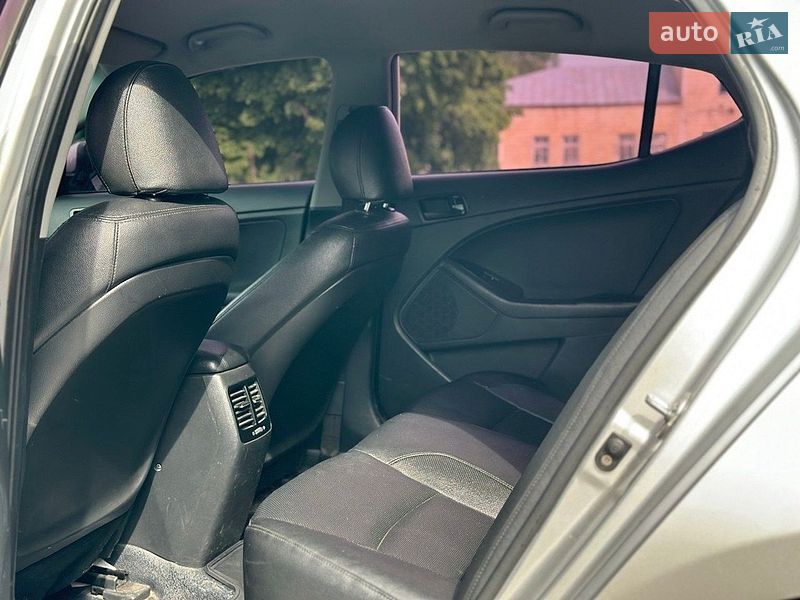 Седан Kia K5 2014 в Шостці