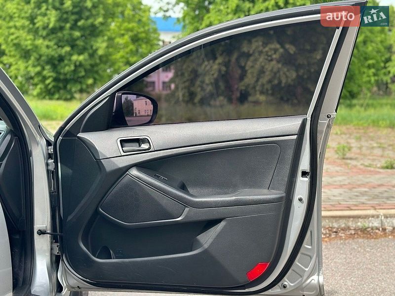 Седан Kia K5 2014 в Шостці