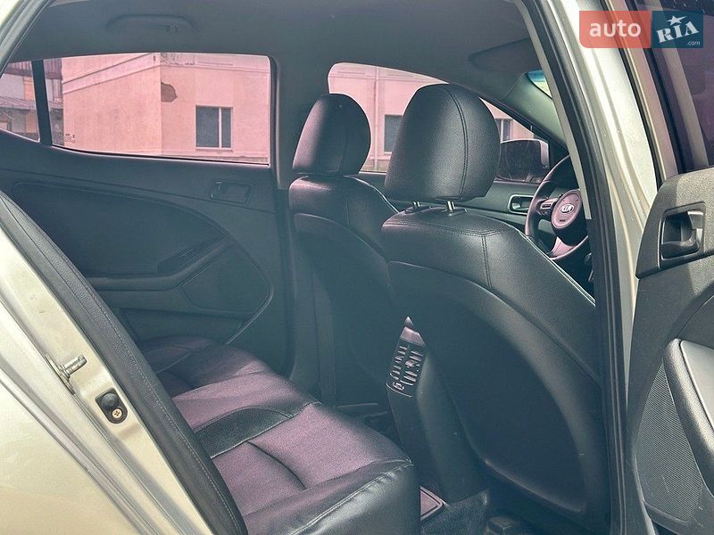 Седан Kia K5 2014 в Шостці