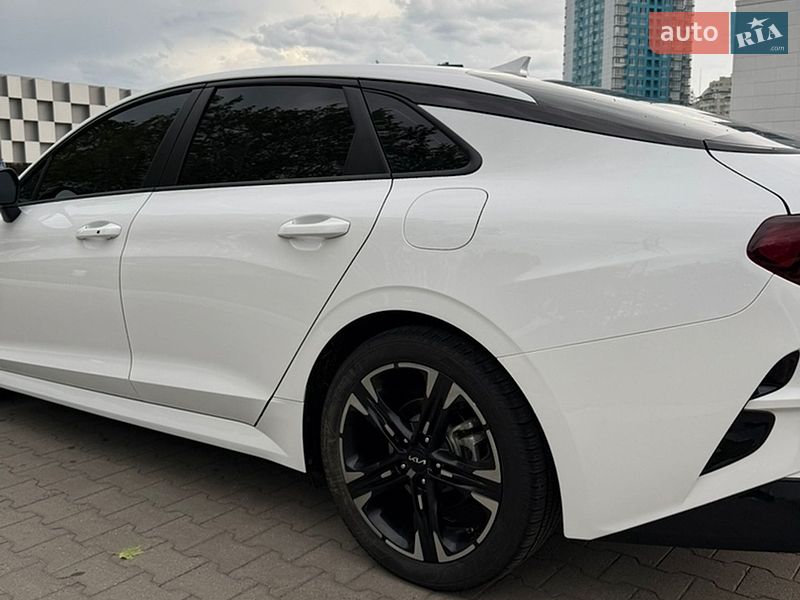 Седан Kia K5 2022 в Днепре