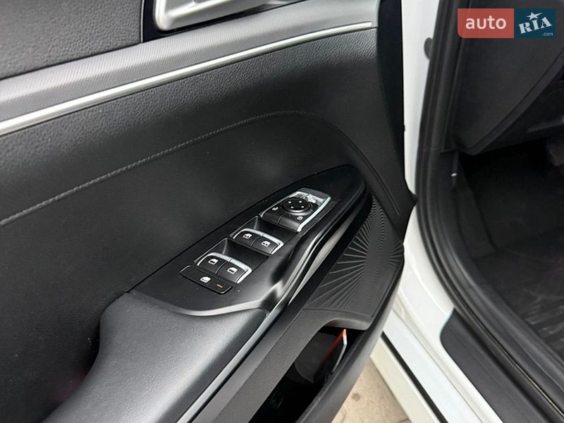 Седан Kia K5 2022 в Одессе