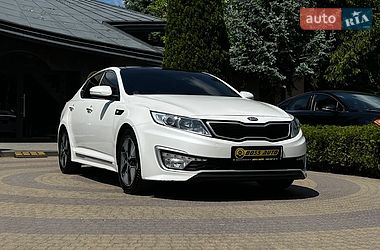 Седан Kia K5 2013 в Львове