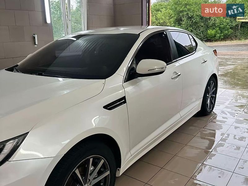 Седан Kia K5 2014 в Еланце