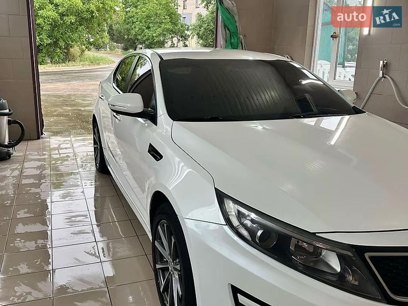 Седан Kia K5 2014 в Еланце