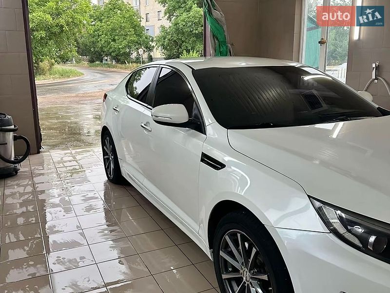 Седан Kia K5 2014 в Еланце