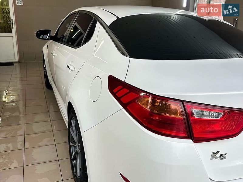 Седан Kia K5 2014 в Еланце