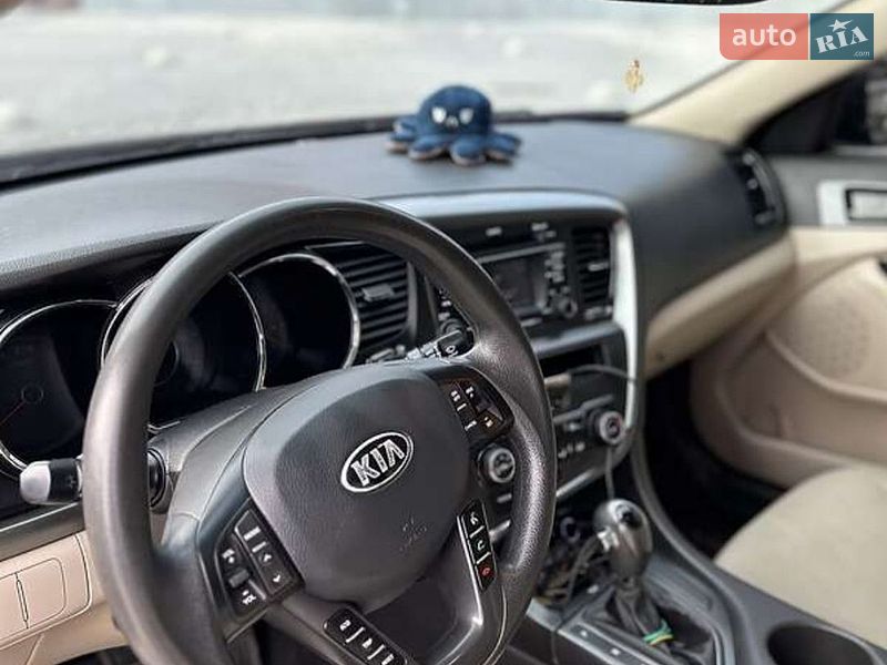 Седан Kia K5 2013 в Ивано-Франковске