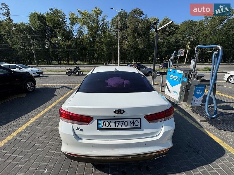 Седан Kia K5 2016 в Дніпрі