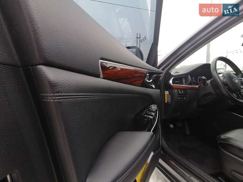 Седан Kia K7 2016 в Киеве