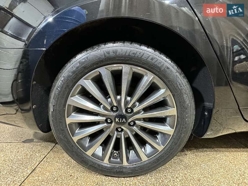 Седан Kia K7 2016 в Дніпрі