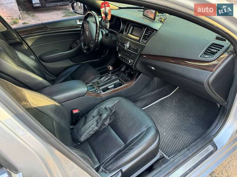 Седан Kia K7 2015 в Дніпрі