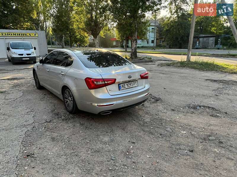 Седан Kia K7 2015 в Дніпрі