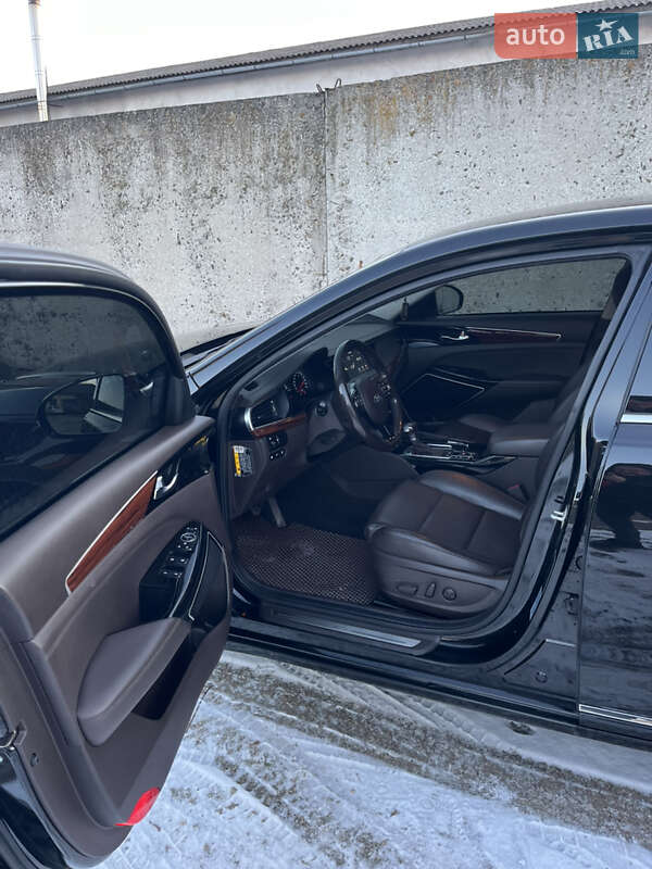 Седан Kia K7 2016 в Гусятині