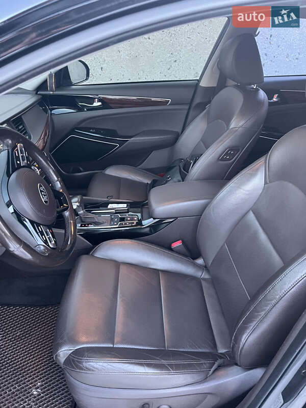 Седан Kia K7 2016 в Гусятині